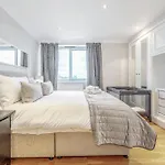 Stunning Flat On King\'S Road, Chelsea With Balcony