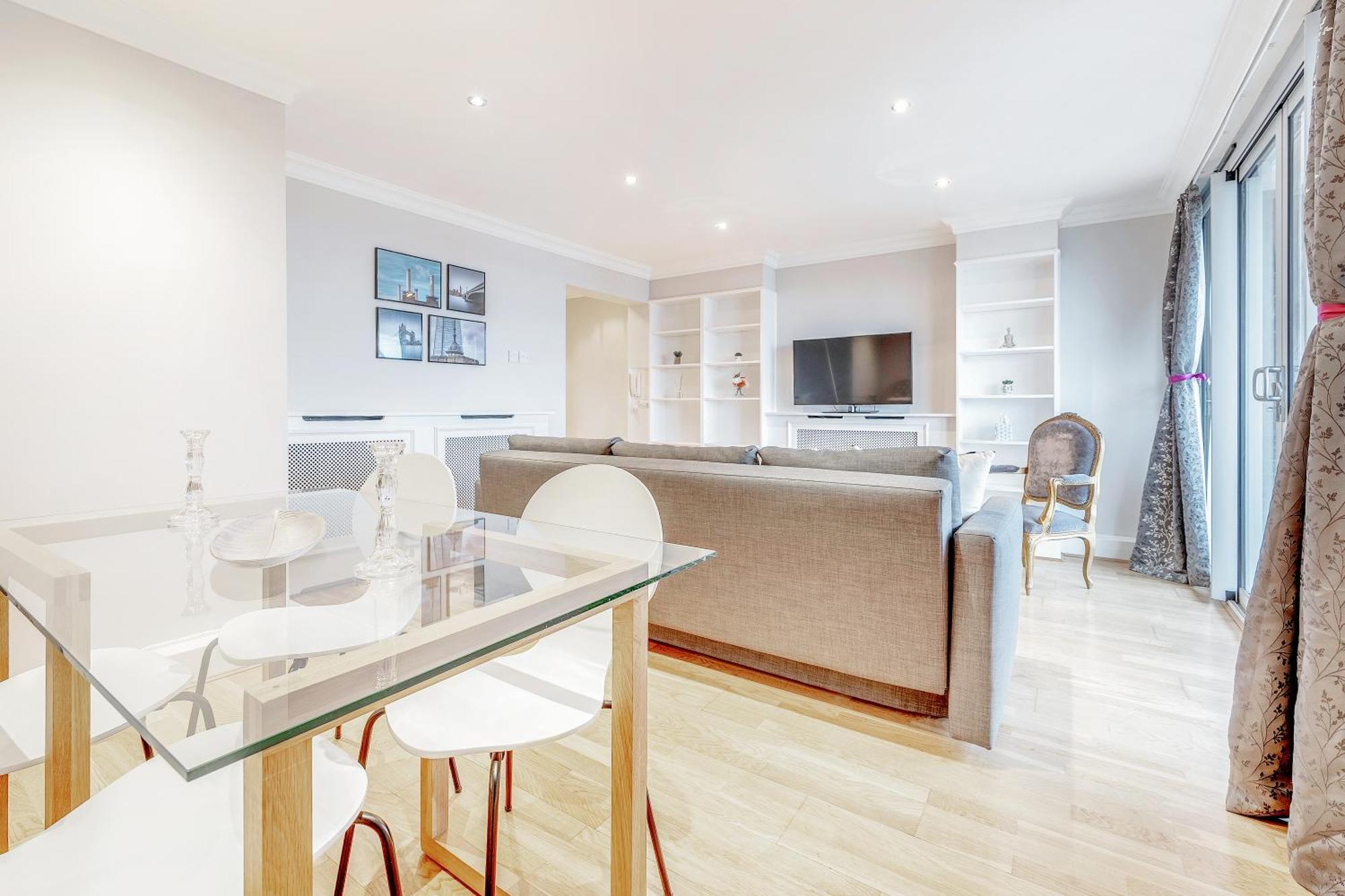 Stunning Flat On King's Road, Chelsea With Balcony Apartment *