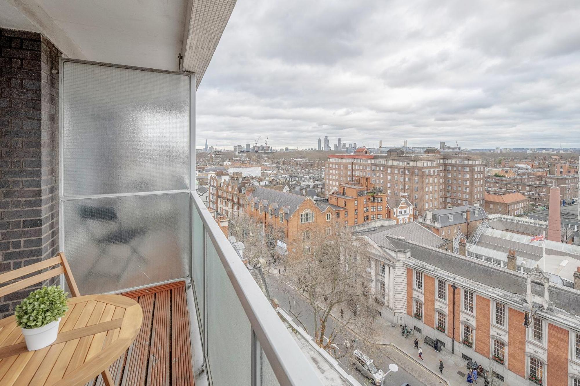 Apartment Stunning Flat On King's Road, Chelsea With Balcony *