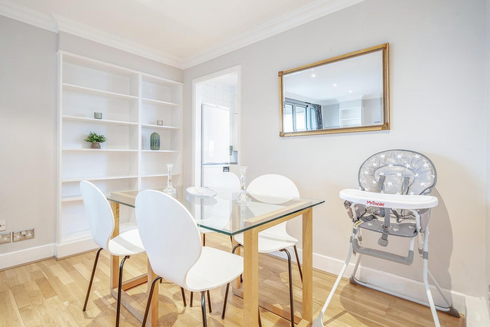 Stunning Flat On King's Road, Chelsea With Balcony Apartment London