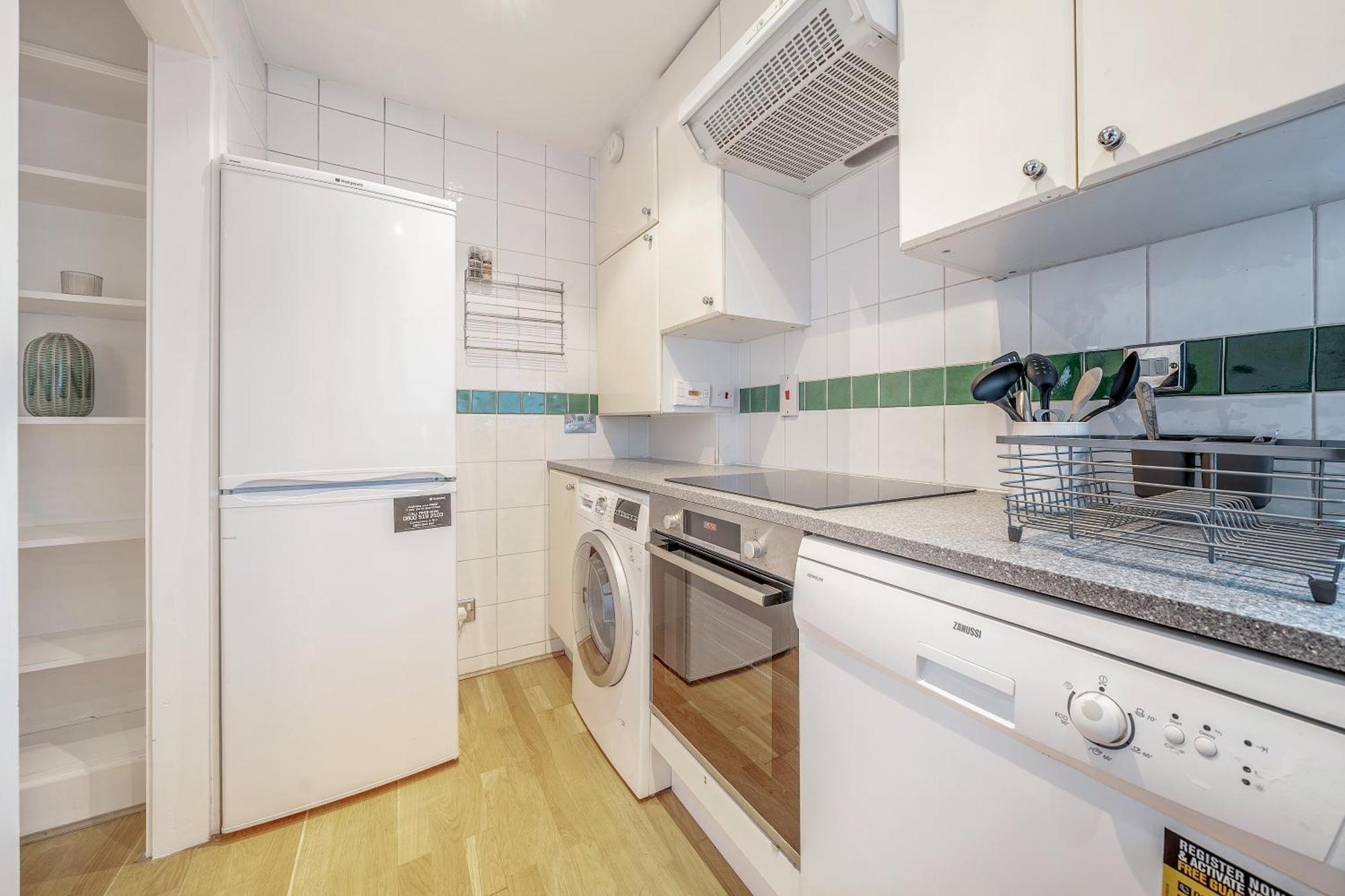 Stunning Flat On King's Road, Chelsea With Balcony Apartment